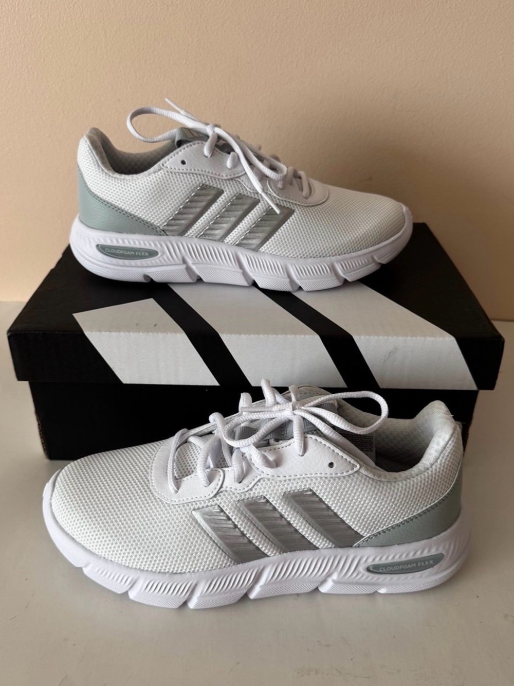 adidas Cloudfoam Flex Slounge White/Silver Women's Sneaker.Size: 7.5